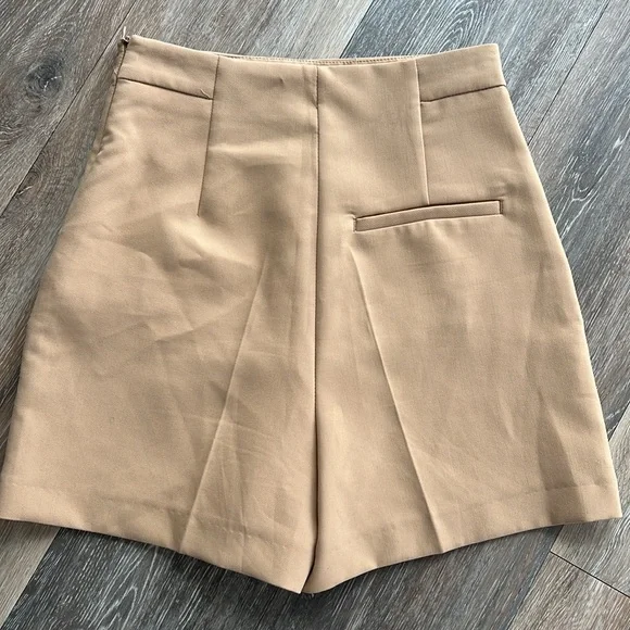 Zara Camel Shorts with side gold buttons - Picture 5 of 5